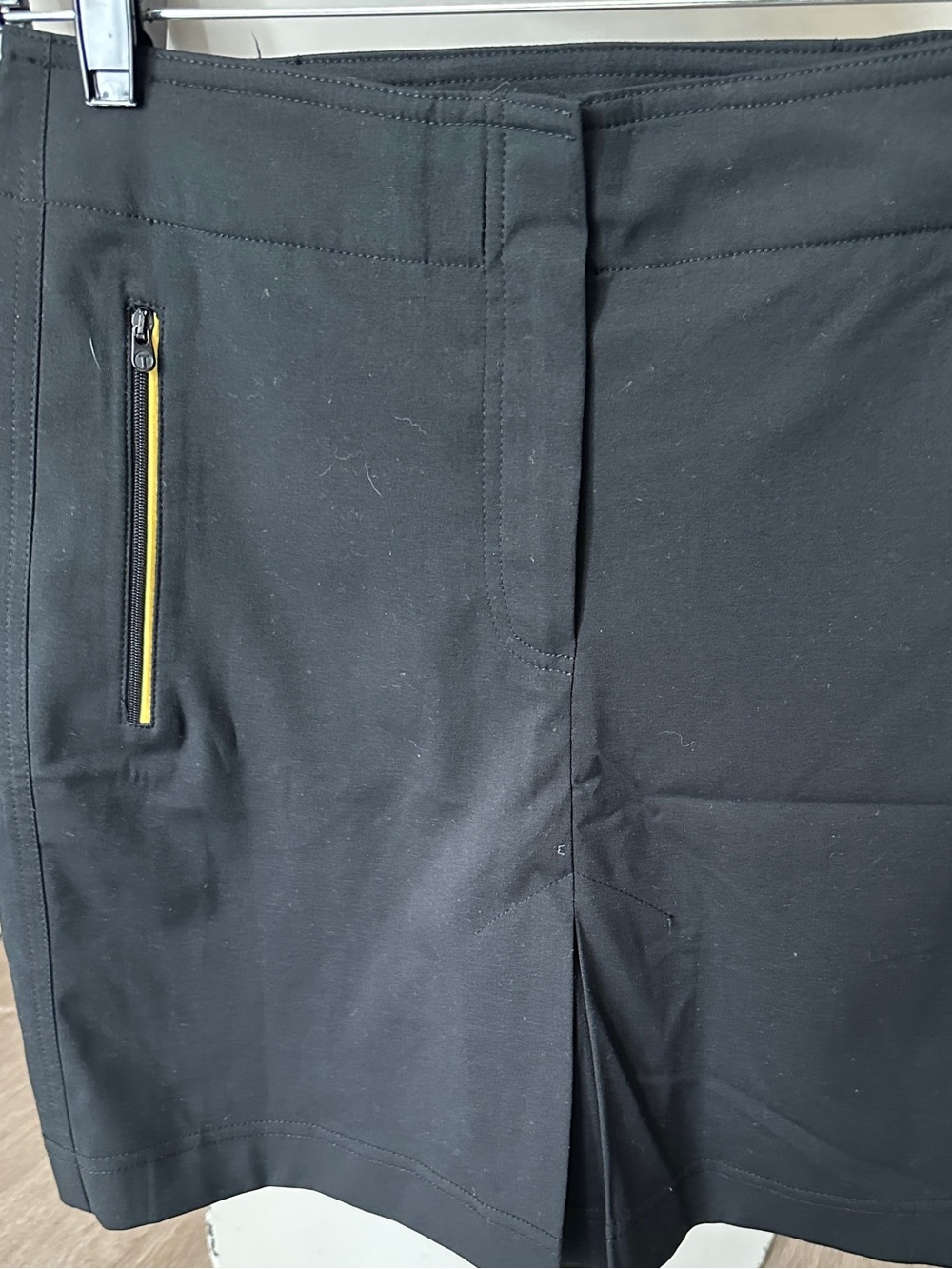 Golf Skirt/Skort. Black with Yellow Zipper Accent. Women’s 6.